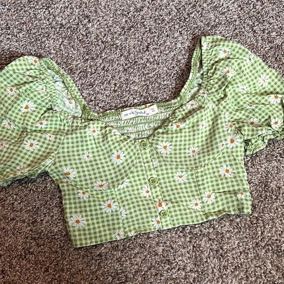 Live to be spoiled green daisy plaid crop top - Picture 3 of 5